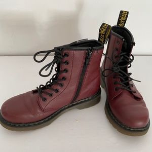 Dr. Martens Delaney Cherry youth boots